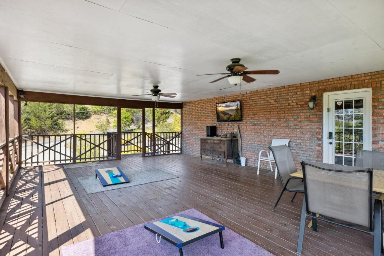 Mid-Century Vintage Brick Ranch Upstairs Guesthouse セバービル エクステリア 写真